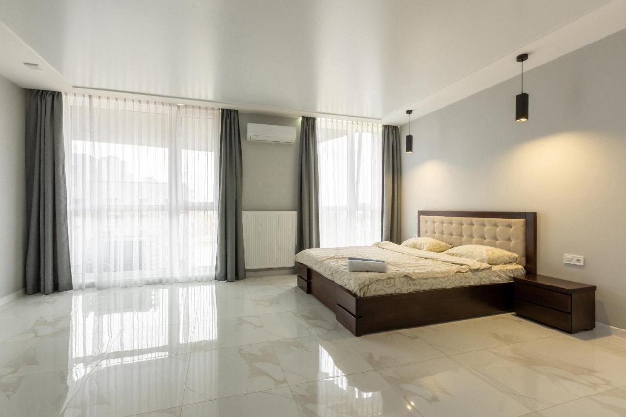 Vip Apartment Near Center Lviv Kültér fotó