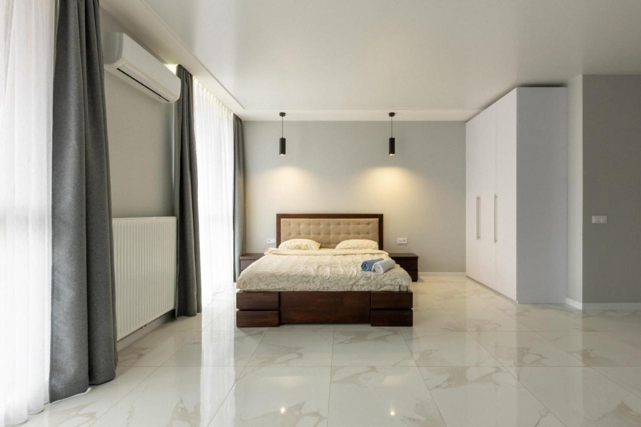 Vip Apartment Near Center Lviv Kültér fotó